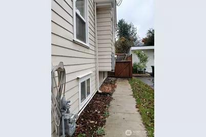 6007 25th Avenue NE #A, Seattle, WA 98115 - Photo 2