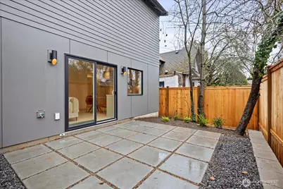 4224 Meridian Avenue N, Seattle, WA 98103 - Photo 4