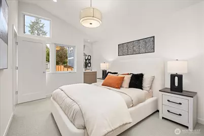 4224 Meridian Avenue N, Seattle, WA 98103 - Photo 10