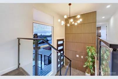 13901 Somerset Lane SE, Bellevue, WA 98006 - Photo 2