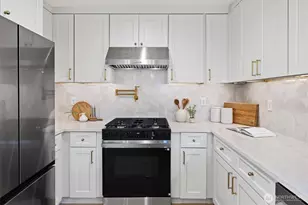 9003 30th Ave SW, Seattle, WA 98126 - Photo 10