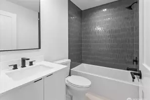 10738 Interlake Ave N, Seattle, WA 98133 - Photo 18