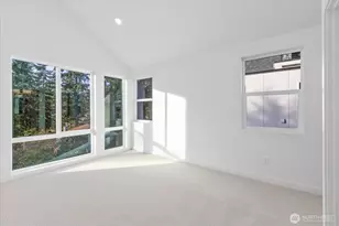 10738 Interlake Ave N, Seattle, WA 98133 - Photo 12