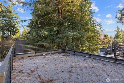 10738 Interlake Avenue N, Seattle, WA 98133 - Photo 22