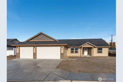 811 N Newport Loop, East Wenatchee, WA 98802 - Photo 2