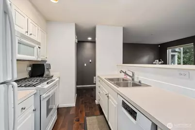 5589 Lakemont Boulevard SE #1702, Bellevue, WA 98006 - Photo 6