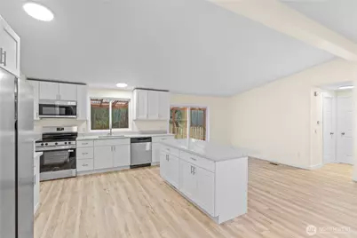 141 E Rasor Place, Belfair, WA 98528 - Photo 10