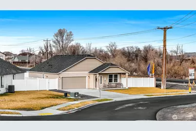 502 N Montana Street, Moses Lake, WA 98837 - Photo 2