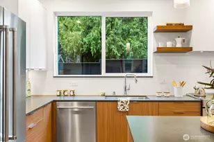 713 N 70th St, Seattle, WA 98103 - Photo 14