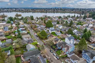 713 B N 70th St, Seattle, WA 98103 - Photo 24