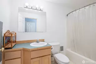 2711 Day Island Blvd W, University Place, WA 98466 - Photo 16