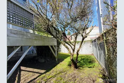 1815 E Roy Street, Seattle, WA 98112 - Photo 28