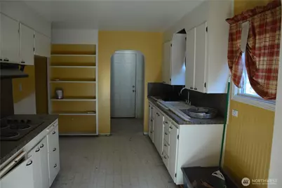 704 W 5th Street, Cle Elum, WA 98922 - Photo 2