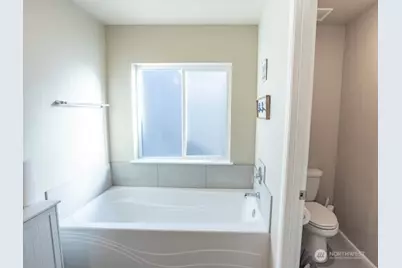 17622 Crossing Drive E, Puyallup, WA 98374 - Photo 14