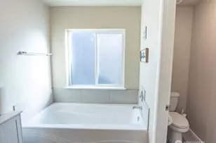 17622 Crossing Dr E, Puyallup, WA 98374 - Photo 14