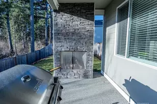 17622 Crossing Dr E, Puyallup, WA 98374 - Photo 30