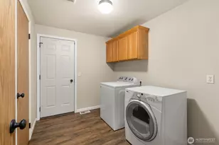 9208 321st St Ct E, Eatonville, WA 98328 - Photo 12