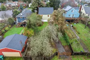 9748 Dayton Ave N, Seattle, WA 98103 - Photo 30