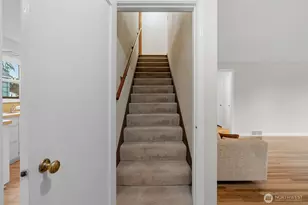 9748 Dayton Ave N, Seattle, WA 98103 - Photo 20