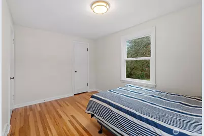 9748 Dayton Avenue N, Seattle, WA 98103 - Photo 16