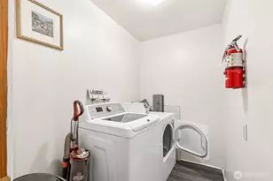 527 E 1st St, Port Angeles, WA 98362 - Photo 10