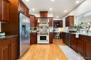 2726 9th St SW, Puyallup, WA 98373 - Photo 10