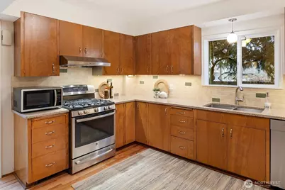 6311 Brooklyn Avenue NE, Seattle, WA 98115 - Photo 8