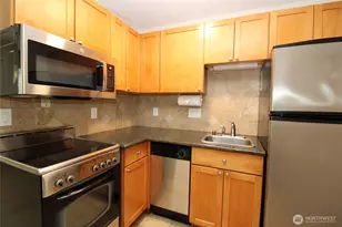 604 N 3rd St, Tacoma, WA 98403 - Photo 8