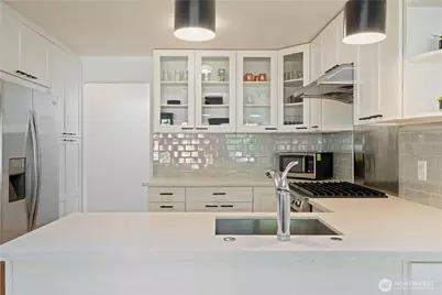 310 NE 161st Street, Shoreline, WA 98155 - Photo 16