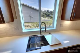 811 NE 357th St, Ocean Park, WA 98640 - Photo 16