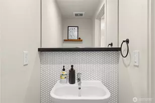 2273 14th Ave W, Seattle, WA 98119 - Photo 10