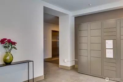 4547 8th Avenue NE #204, Seattle, WA 98105 - Photo 6