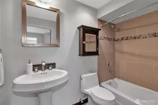 1231 5th Ave N, Seattle, WA 98109 - Photo 18