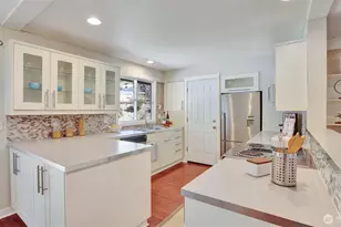 19134 SE May Valley Rd, Issaquah, WA 98027 - Photo 6