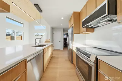 11740 Phinney Ave N, Seattle, WA 98133 - Photo 12