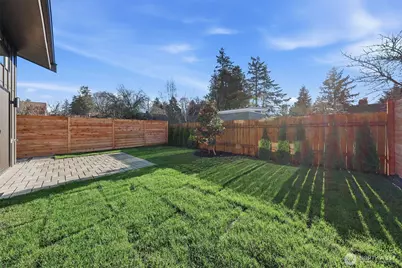 11740 Phinney Ave N, Seattle, WA 98133 - Photo 26