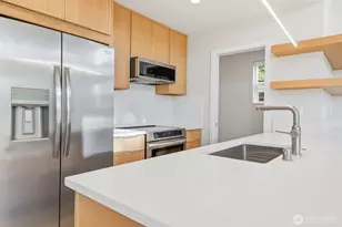 11740 Phinney Ave N, Seattle, WA 98133 - Photo 8