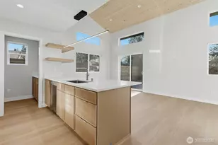 11740 Phinney Ave N, Seattle, WA 98133 - Photo 6