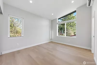 11740 Phinney Ave N, Seattle, WA 98133 - Photo 18