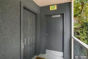 1730 Taylor Ave N, Seattle, WA 98109 - Photo 4