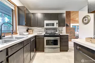 9901 NE 32nd St, Bellevue, WA 98004 - Photo 8