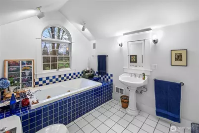 4616 Meridian Avenue N, Seattle, WA 98103 - Photo 30