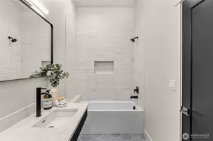 1108 B 34th Ave, Seattle, WA 98122 - Photo 12