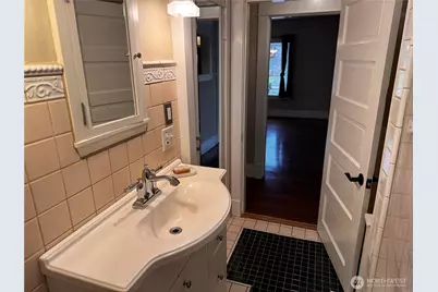 239 W 5th Street, Port Angeles, WA 98362 - Photo 34