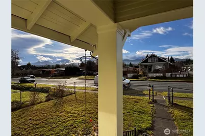 239 W 5th Street, Port Angeles, WA 98362 - Photo 4