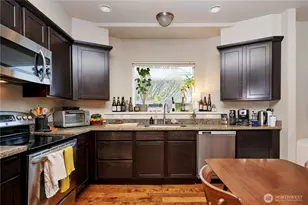 554 Prospect St, Seattle, WA 98109 - Photo 10