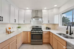 9002 34th Ave SW, Seattle, WA 98126 - Photo 4