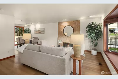 17027 136th Place SE, Renton, WA 98058 - Photo 6