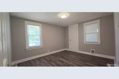 12053 70 Avenue S, Seattle, WA 98178 - Photo 10