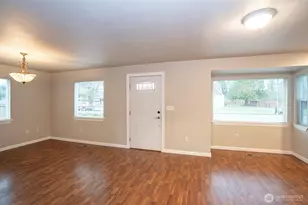 407 18th St SW, Puyallup, WA 98371 - Photo 4